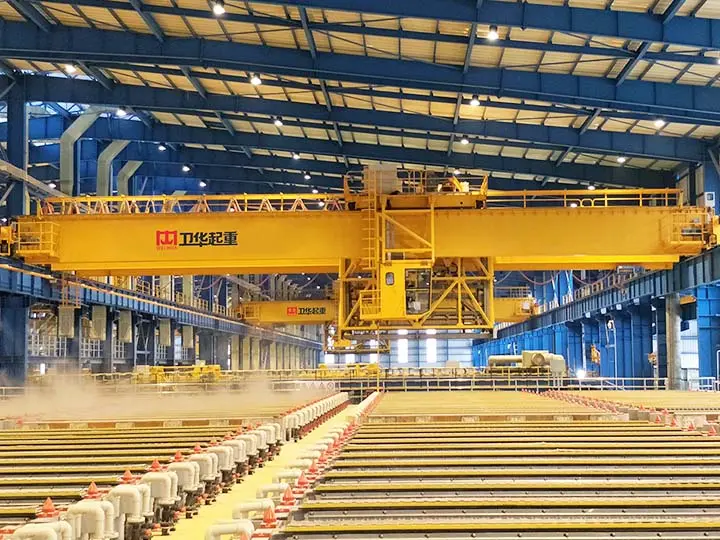 جرثقیل سقفی هوشمند در خط تولید ماشین‌آلات صنعتی