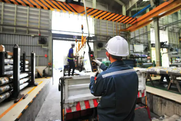 سیستم جابه‌ جایی بار صنعتی در خطوط تولید