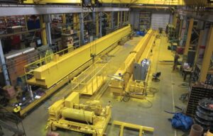 ساخت و نصب راهبر جرثقیل سقفی صنعتی در سالن تولید